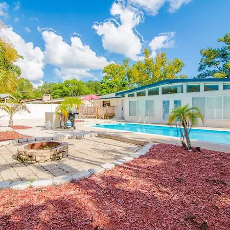 Sunny 4Br Retreat Pool Days Wfh Space